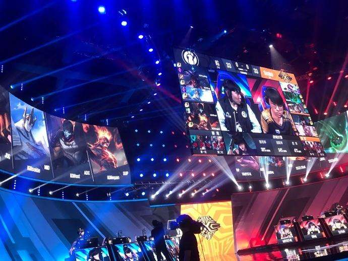 電子競技應(yīng)用液晶拼接大屏幕，開啟大銀幕新時代