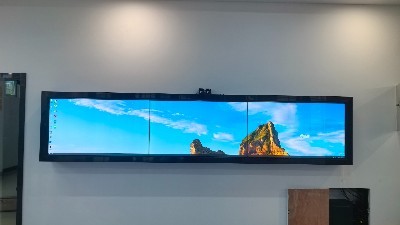 智慧校園再升級(jí)！中億?？萍紴槲錆h交通職業(yè)學(xué)院打造55寸3×3觸摸拼接屏展示墻