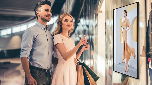 中億睿系列燈箱屏，完美演繹街頭場(chǎng)景