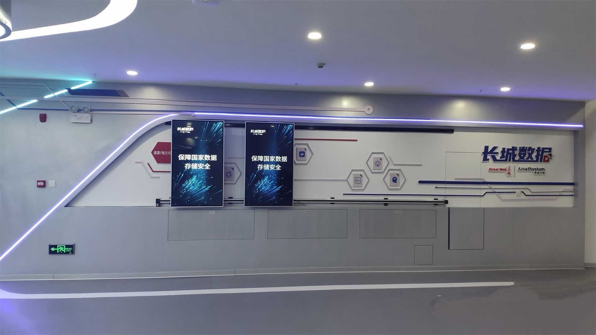 告別固定展示！2026 智能滑軌屏，重新定義動(dòng)態(tài)視覺營(yíng)銷