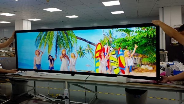 解析什么是異形廣告機(jī)？它的應(yīng)用有什么優(yōu)勢(shì)？