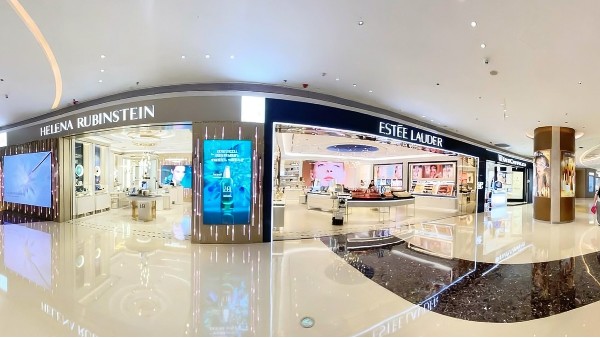 告別傳統(tǒng)海報(bào)！新一代廣告機(jī)如何用AI撬動(dòng)千億營(yíng)銷市場(chǎng)