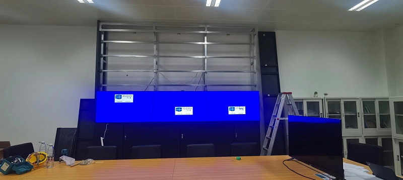 55寸3.5mm液晶拼接屏應(yīng)用廣汽焊接車(chē)間實(shí)施案例項(xiàng)目安裝效果安裝現(xiàn)場(chǎng)