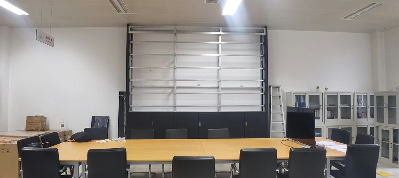 55寸3.5mm液晶拼接屏應(yīng)用廣汽焊接車(chē)間實(shí)施案例項(xiàng)目安裝現(xiàn)場(chǎng)